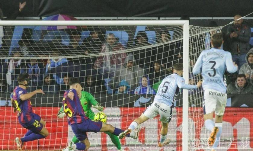 巴萨后场失误送礼 丹朱马单刀破门扳平 巴萨后场失误送礼 丹朱马单刀破门扳平